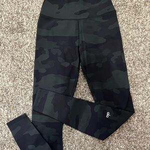 ALO Yoga Black and Gray Camo Leggings
